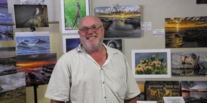 Riaan Jacobs sorg vir puik foto’s vir B’Bos Plaasmark se Facebook-blad